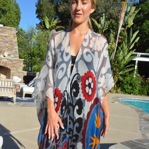 Doorschijnende zijden kimono: abstracte bloemenprint, lichtgewicht stofdoek afbeelding 2