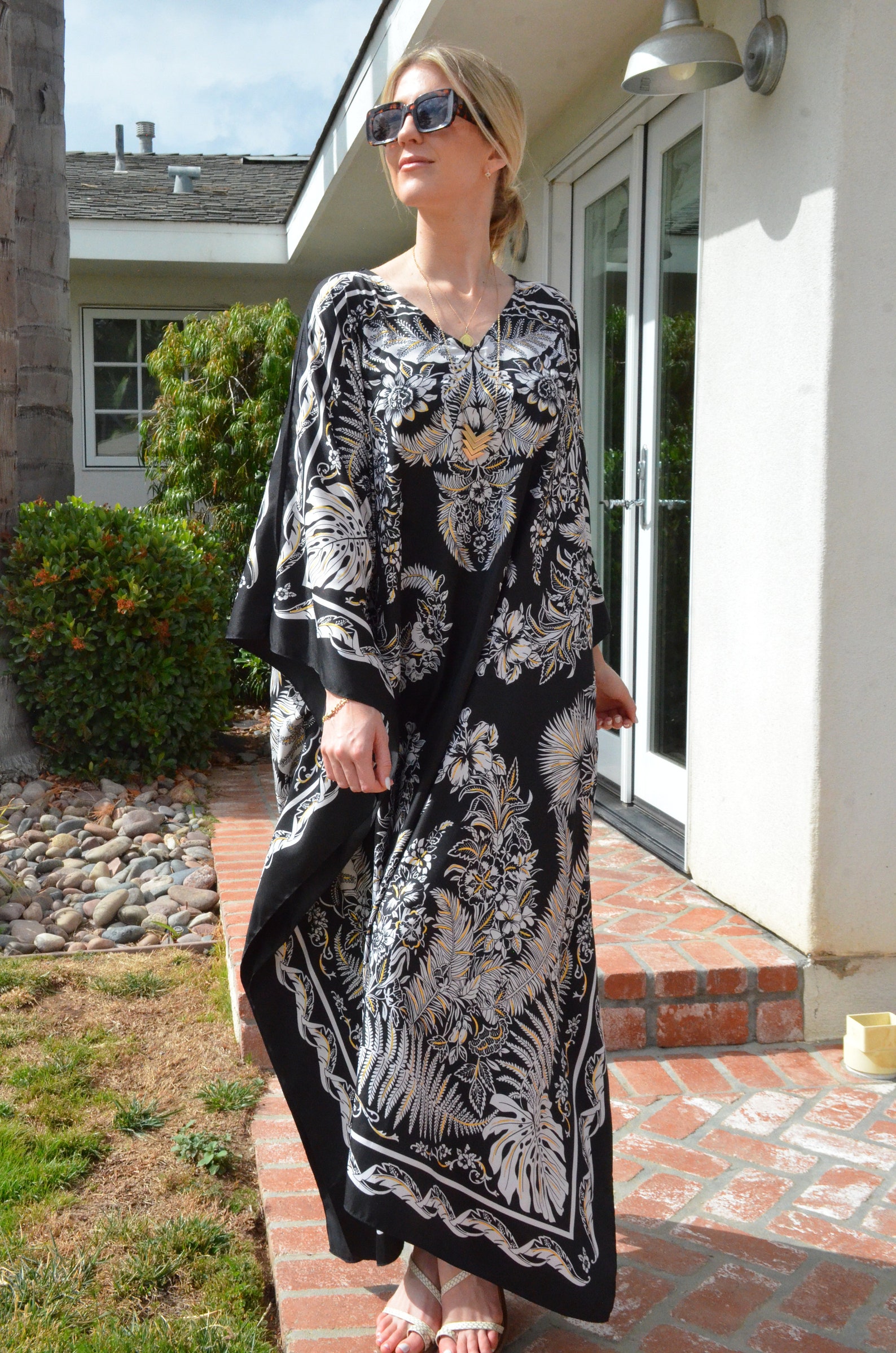 kaftan black and white