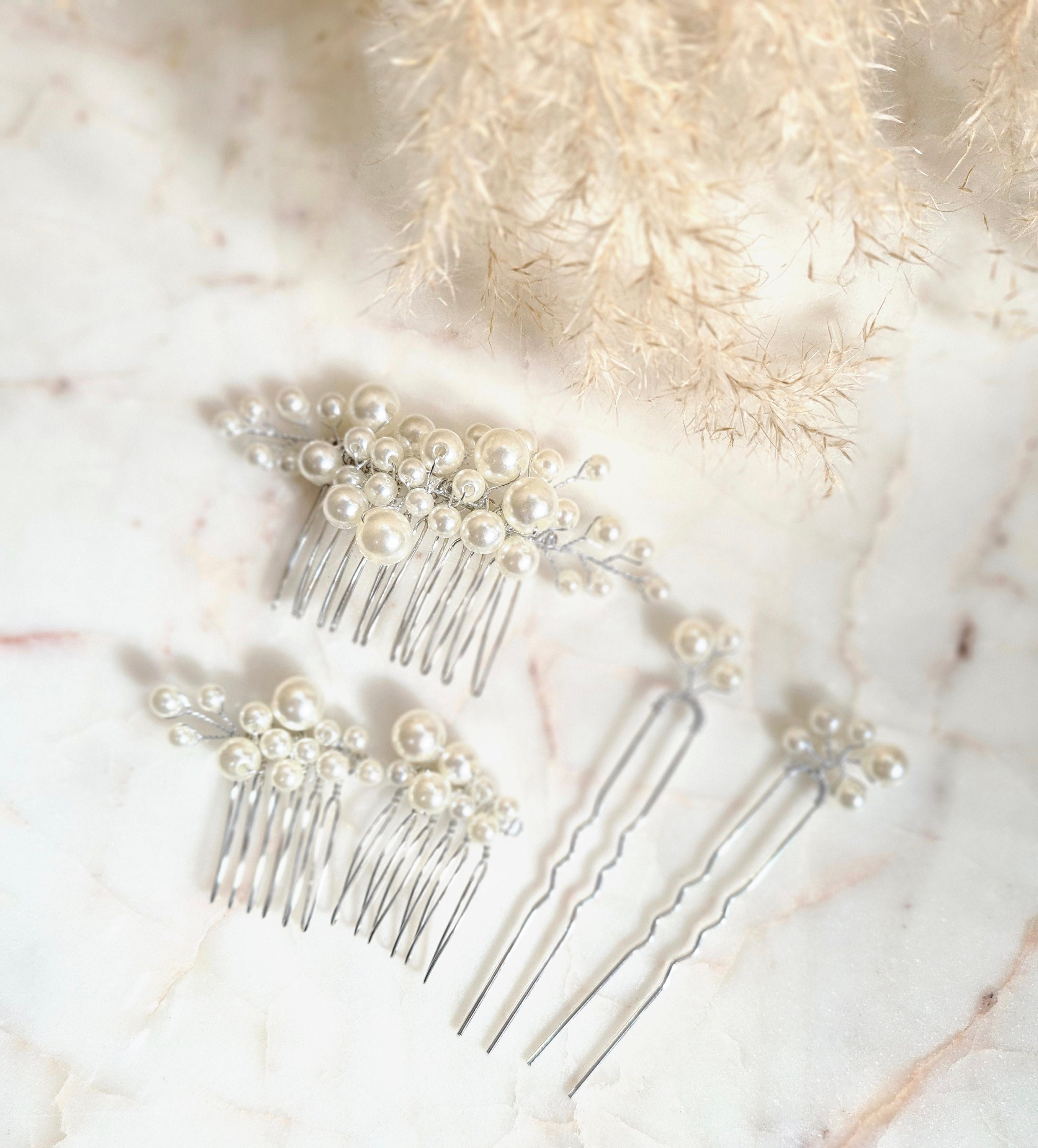  YERTTER Bohemian Vintage Pearls Jewelry Set Hair Comb Wedding  Hair Accessories for Brides Simulated Pearl Bridal Hair Comb for Women and  Girls (Set of 5) : Beauty & Personal Care