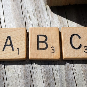 Peças individuais de Scrabble® Vintage | Letras simples | Estilo antigo e arredondado | Suprimentos para artesanato | Scrapbooking, peças para jogos de palavras cruzadas | Letras