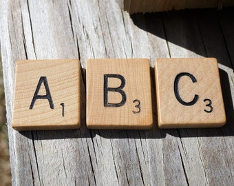 Individuele vintage Scrabble®-tegels | Enkele letters | Oudere, afgeronde stijl | Knutselbenodigdheden | Plakboeken, kruiswoordraadselspelstukken | Brieven
