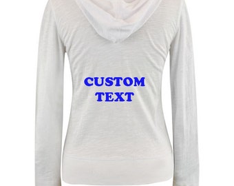 Zwarte lichte zip-up hoodie met aangepaste tekst op de achterkant. Aangepaste jas. Aangepaste hoodie. Aangepaste Zip-up . Witte zip-up