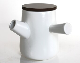 EAST/WEST White Ceramic Teapot with Wooden Lid by TeaVert.