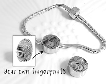 Custom fingerprint bead charm for bracelet engraved with names, personalized kids thumbprint charm for mom and grandma, child fingerprint