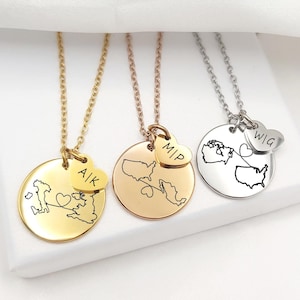 Collier personnalisé pour relation longue distance avec carte du domaine ou du pays gravée sur mesure, cadeau de départ pour petite amie, cadeau d'amour