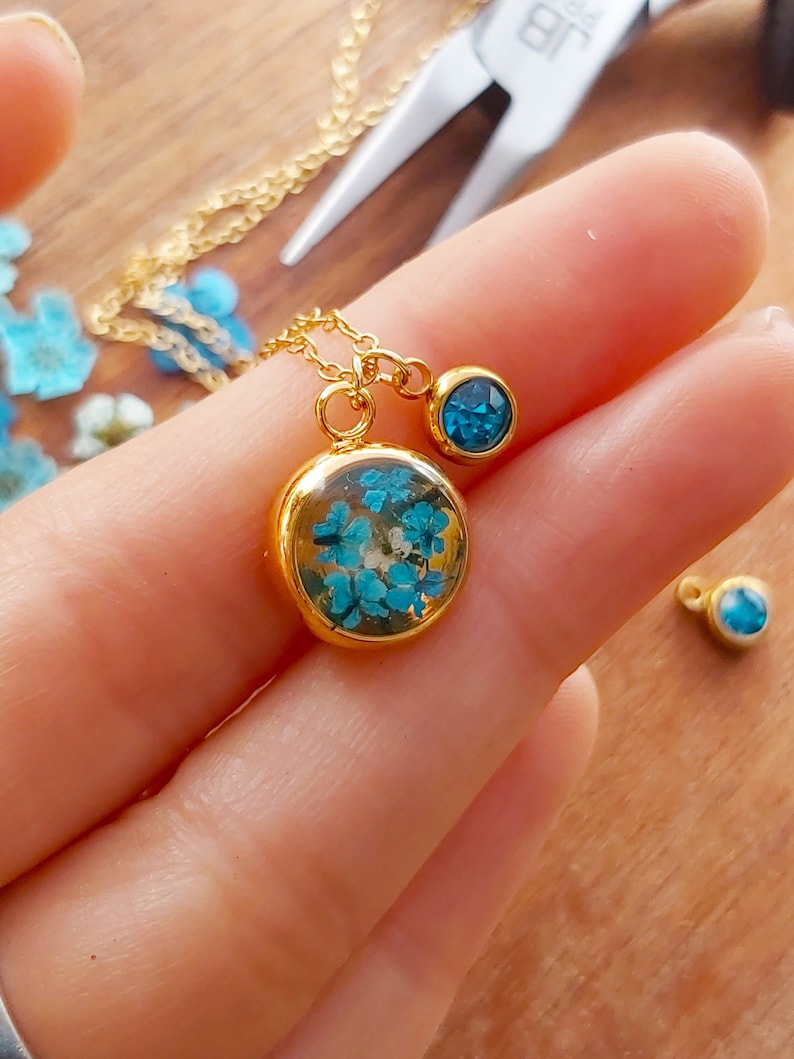 friendship gft spring wedding 24k gold plated FREE shipping Miniature round resin with natural flowers pendant