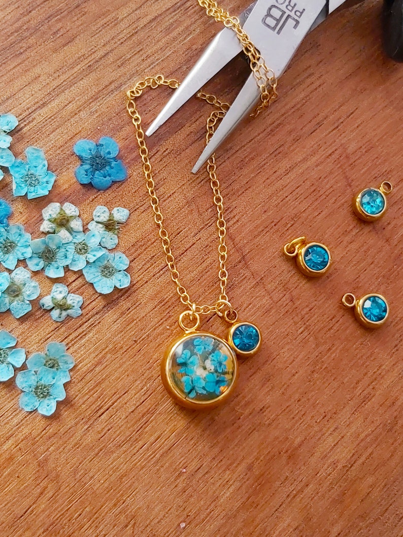 friendship gft spring wedding 24k gold plated FREE shipping Miniature round resin with natural flowers pendant