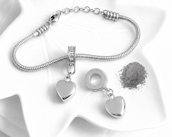 Gegraveerde urnbedel voor een armband voor as, gepersonaliseerde hartvormige bedel in Europese stijl, aandenken aan de as, verlies van een geliefde, gedenkteken voor een hond