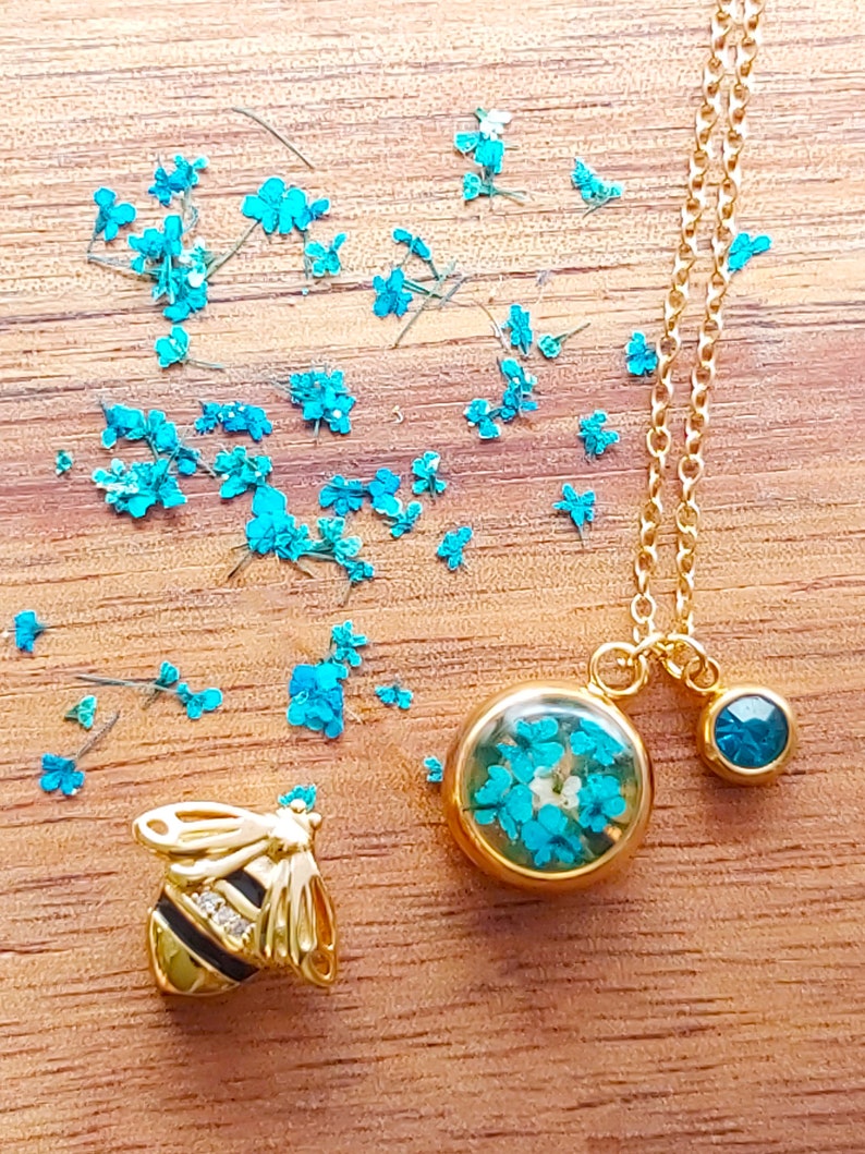 friendship gft spring wedding 24k gold plated FREE shipping Miniature round resin with natural flowers pendant