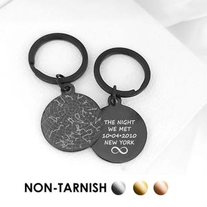 Verjaardagssleutelhanger sterrenkaart gegraveerd met namen en datums, gepersonaliseerde sterrenhemel astrologie verjaardags- en valentijnscadeaus voor vriend