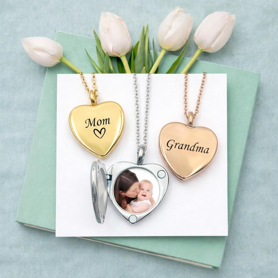 Custom engraved gold heart locket for photo, pendant with picture, personalized birthday gifts for mom, grandma, sister, mothers day gift