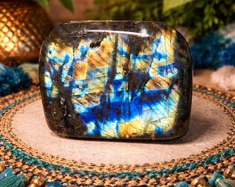 Flashy Labradorite Freeform, 12.10oz, 3.25" Tall × 2.25" Wide. Beautiful Flashy, Home Decor, Reiki, Healing, Lab