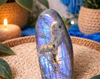Flashy Labradorite Freeform, 3.05oz, 3" Tall. Beautiful Flashy, Home Decor, Reiki, Healing, Lab