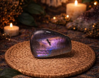 Flashy Labradorite Freeform, 1.60oz, Approx Measurements 1.75"×1". Beautiful Flashy, Home Decor, Reiki, Healing, Lab