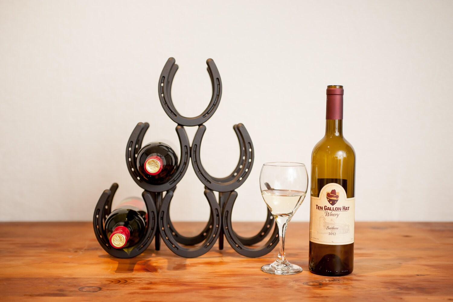 Little Filly horseshoe wine rack. Holds six 750ml bottles of wine. 14L