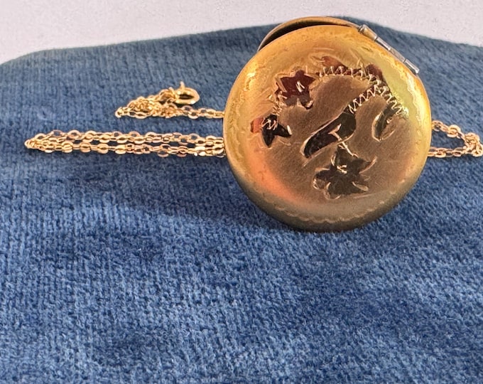 Vintage Etched Gold Tone Round Locket on 14K Gold Filled Chain - Retro Era Pendant - 2 Photo Necklace ca 1950s - Gift For Her Estate Jewelry