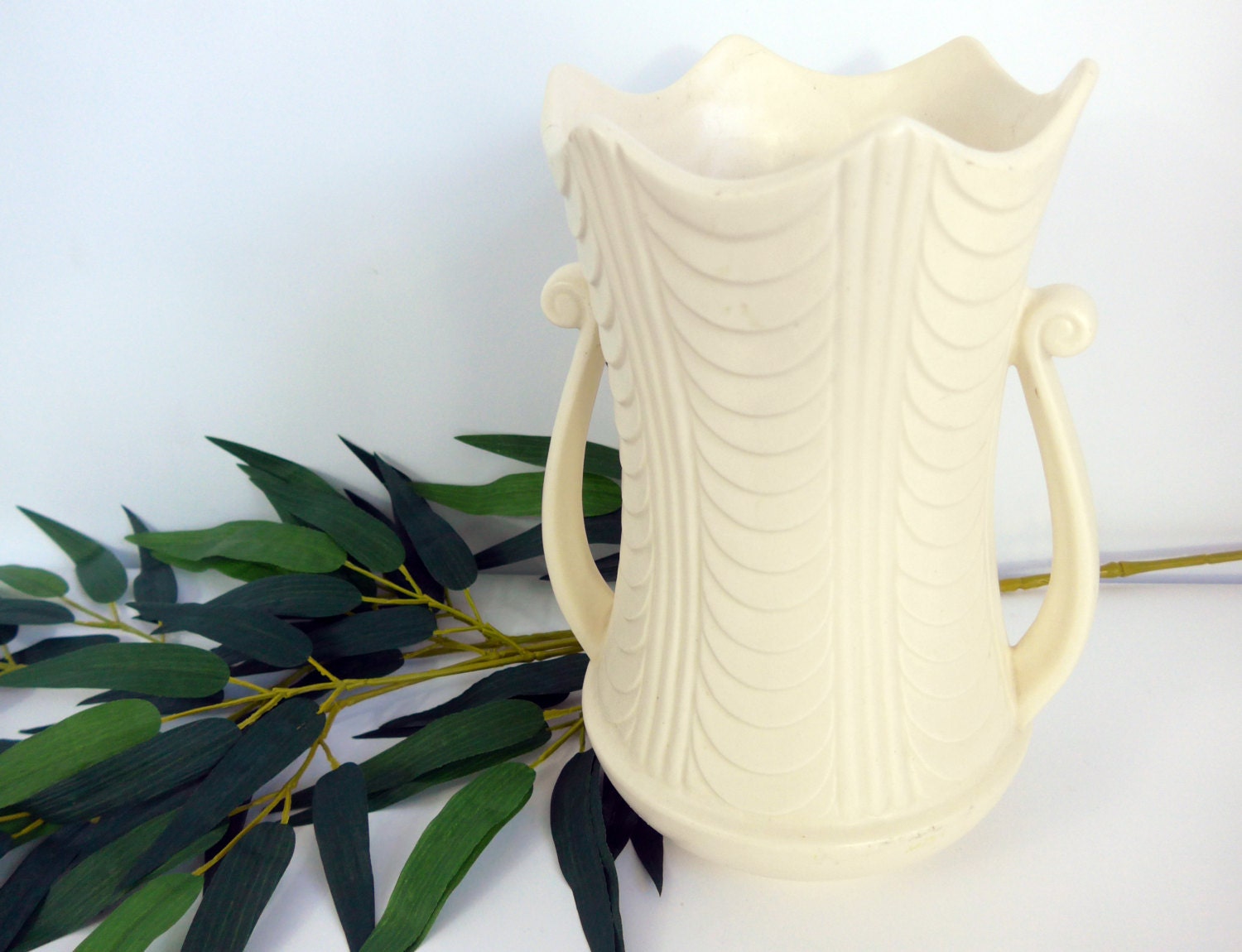 RARE Vintage Hull 2199 White / Cream Pottery Vase Art Deco Unique