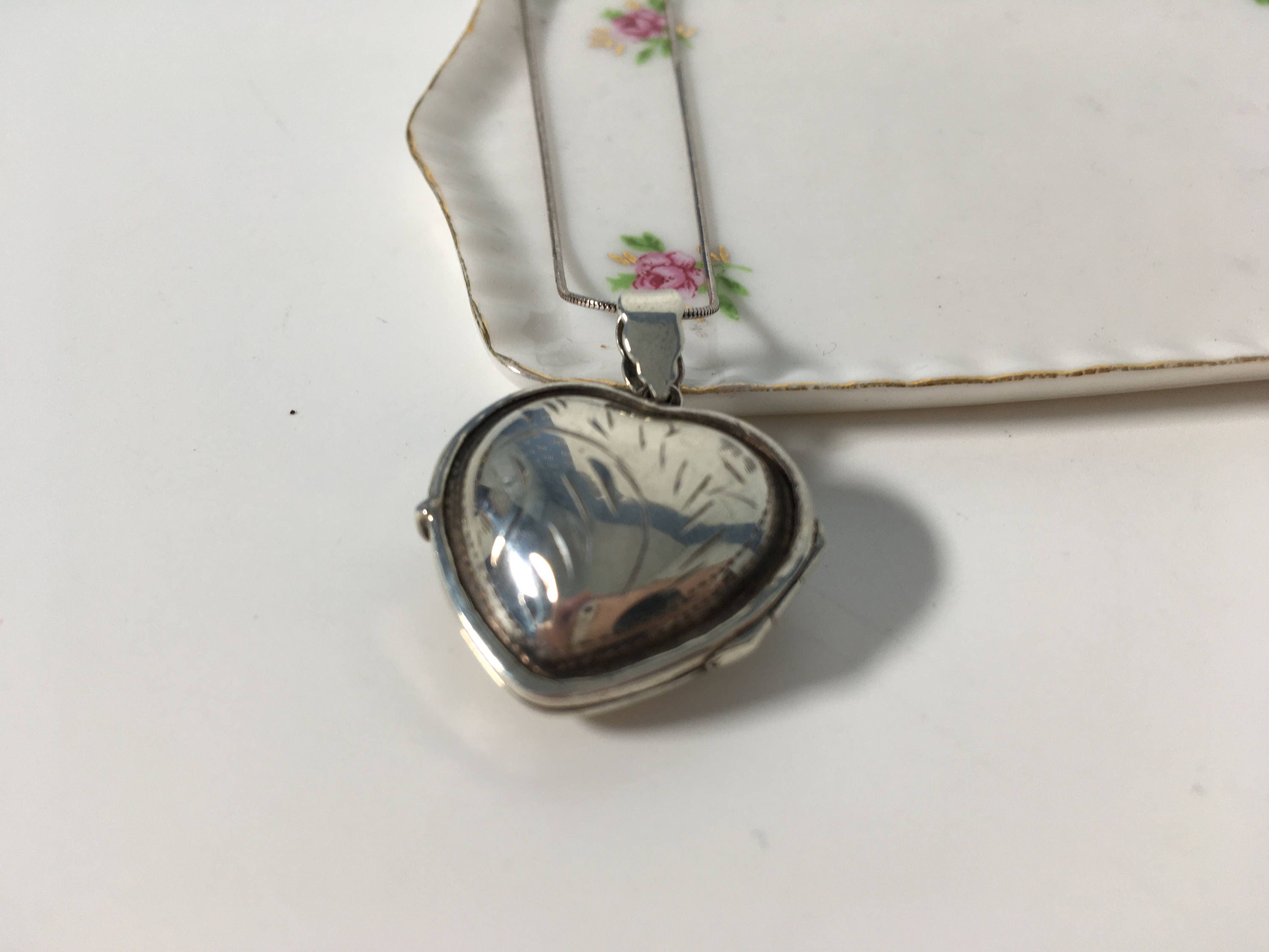 Details about / Vintage Sterling Silver Puffy Etched Heart Locket