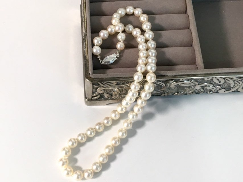Vintage Pearl Necklace w/ Sterling Silver Clasp 17 Long Single Strand w/ 67 mm Sized Pearls