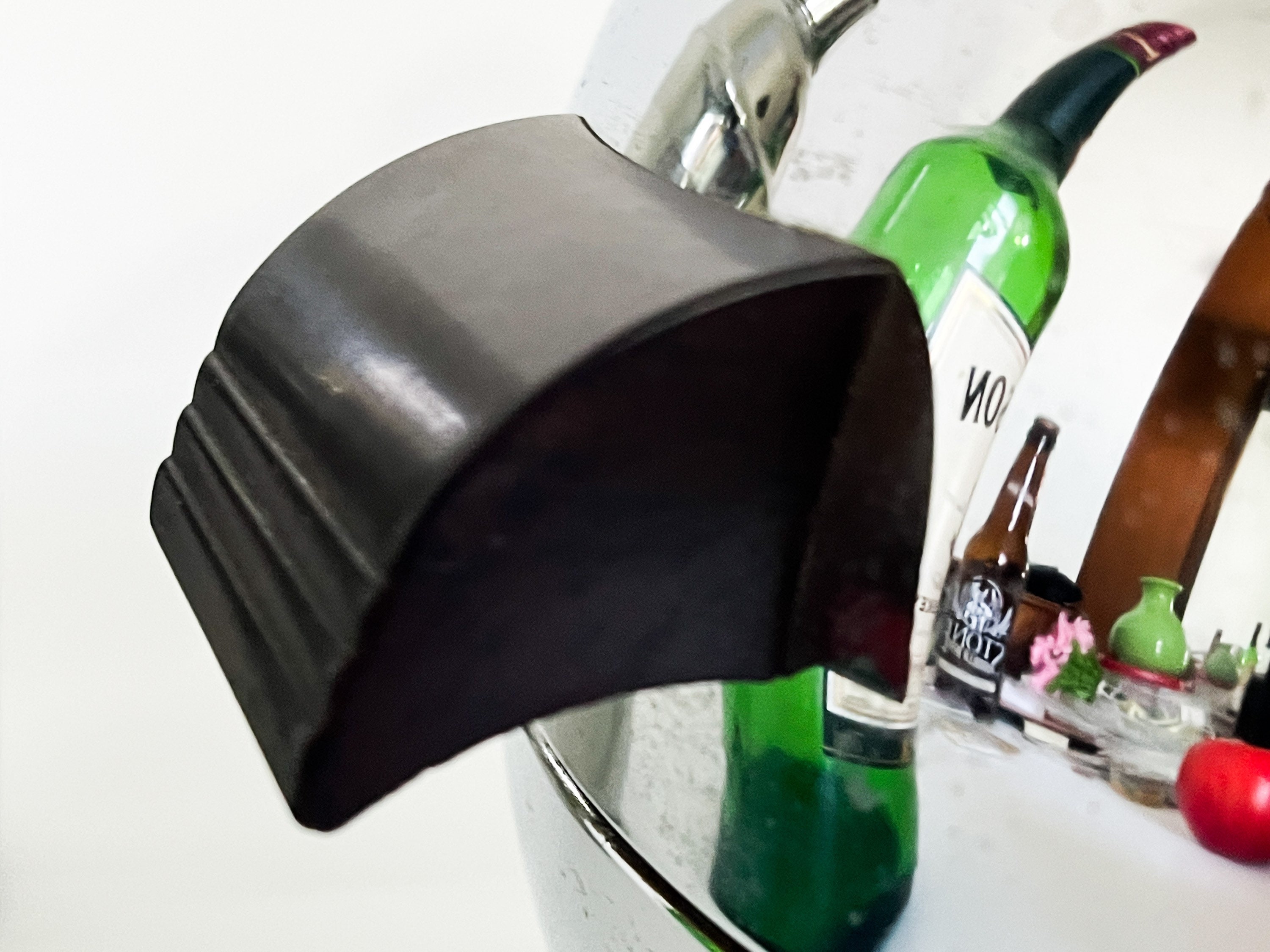 Vintage 1960s Penguin Hot Cold Server w/ Bakelite Handles - Retro Round