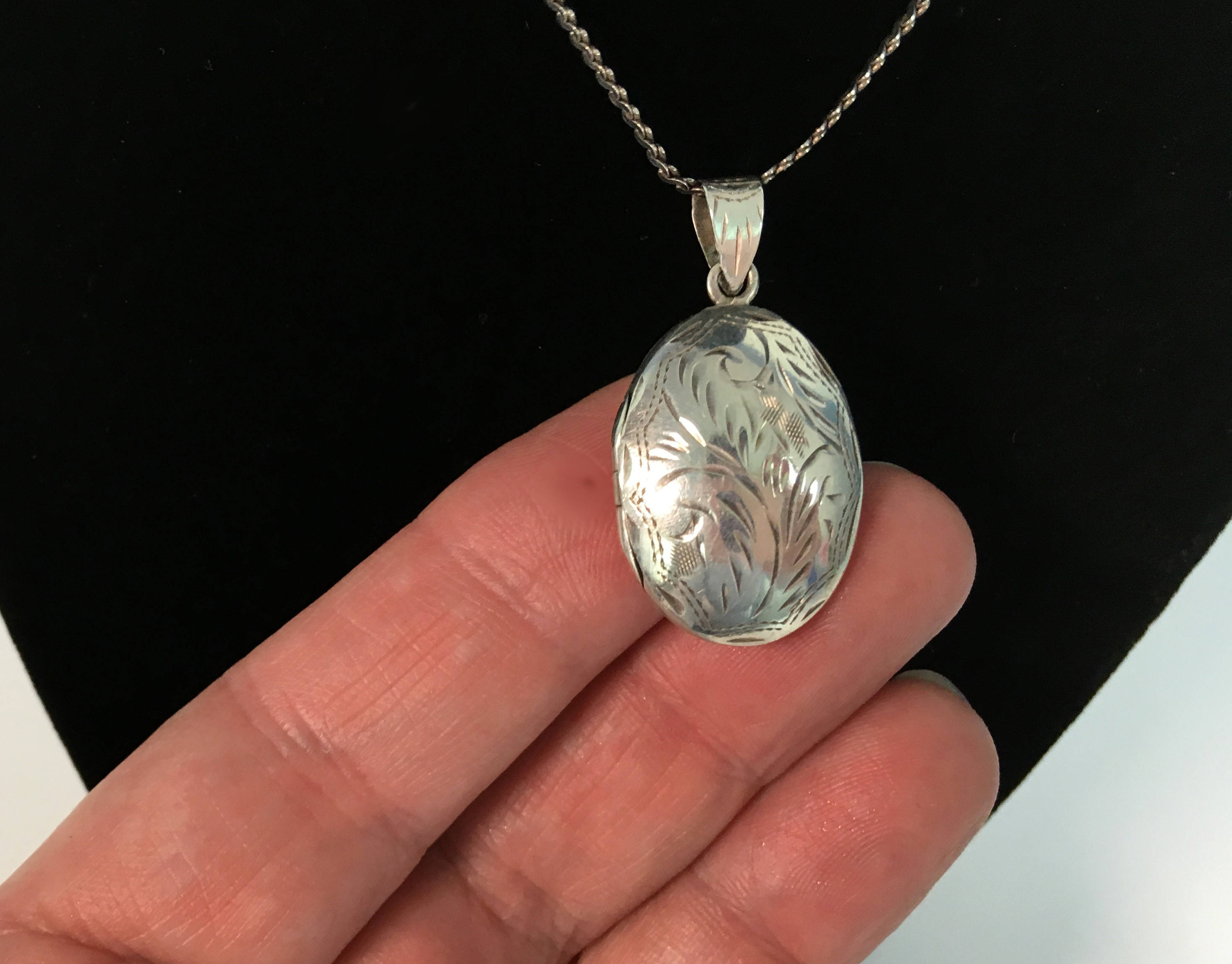 Vintage Etched Oval Picture Locket Necklace Sterling Silver