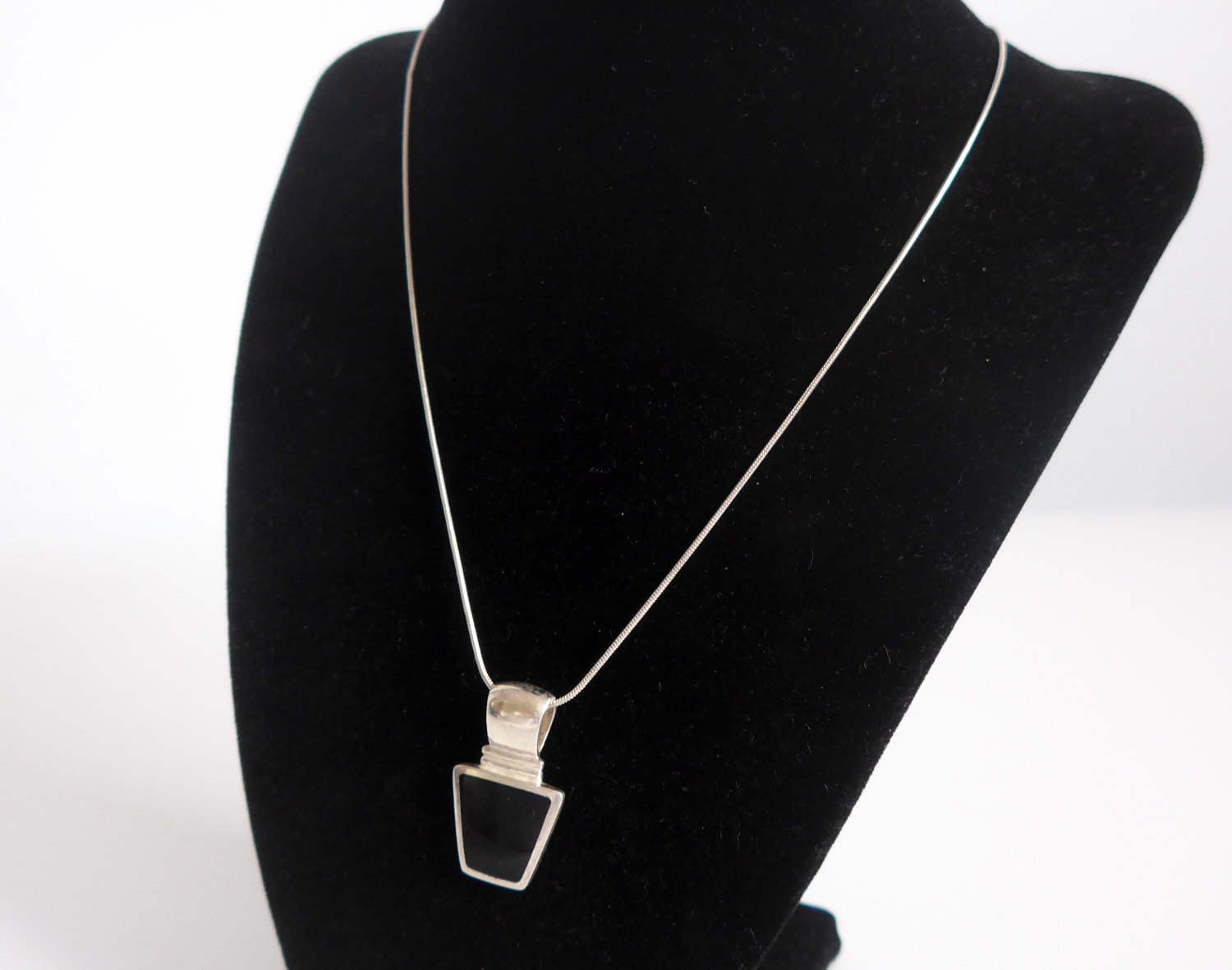Vintage Black Onyx and 925 Sterling Silver Pendant and Chain Black