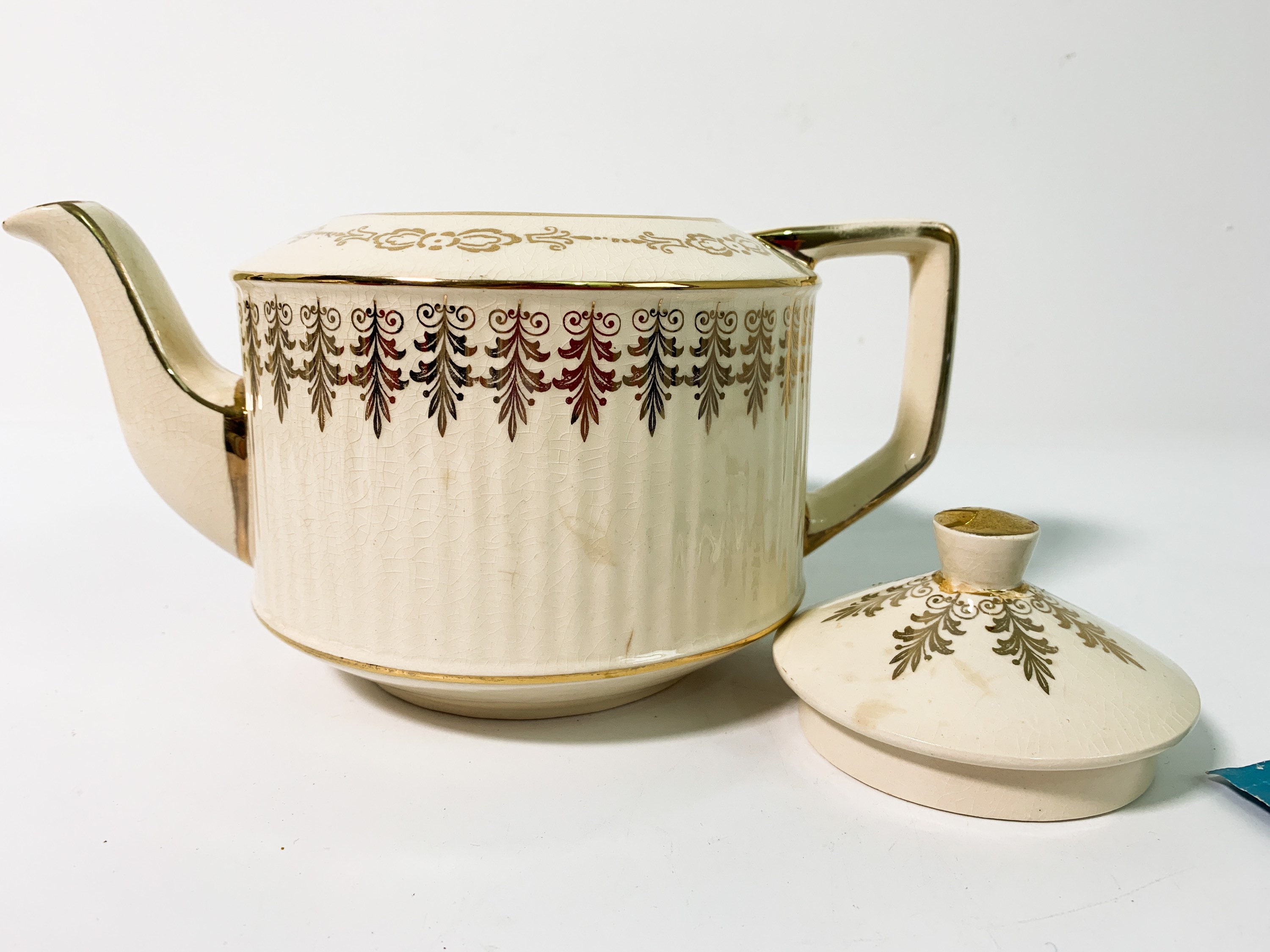 Vintage Sadler 3095 Gold On Ivory Teapot W Lid Retro Tea Pot Leaves vintage-sadler-3095-gold-on-ivory-teapot-w-lid-retro-tea-pot-leaves