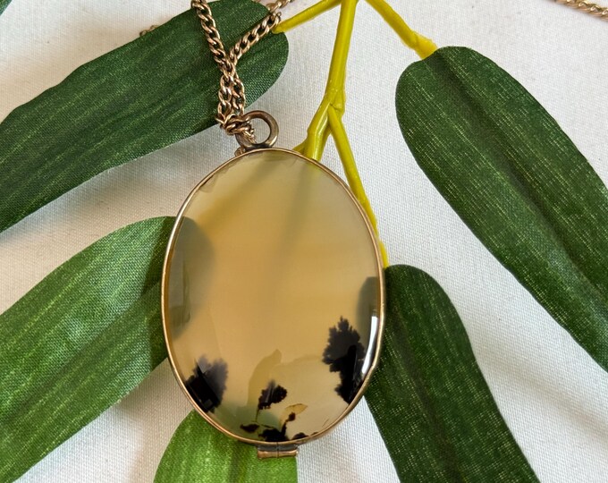 Vintage LARGE Oval Agate Pendant on Long Chain - Retro Necklace w/ Tan & Black on Gold Tone Metal Chain - Statement Estate Jewelry for Her