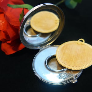 Antique Compact La May L&#39;Ame Silver tone Metal Etched w/ Powder Compartment & Mirror - Vintage Roystone Makeup Case