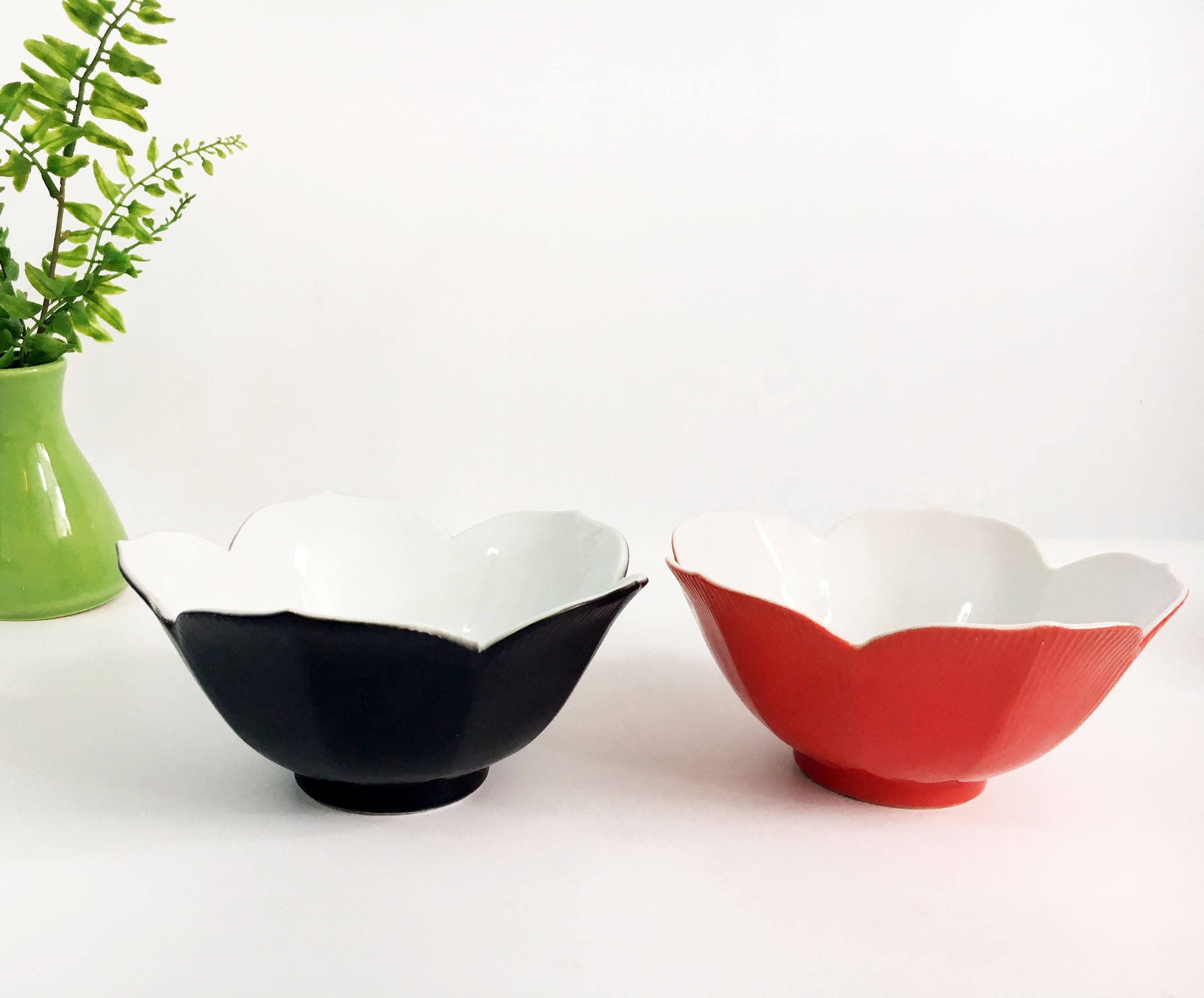 Vintage / Retro Set of 5 Nesting Japanese Lotus Tulip Flower Bowls