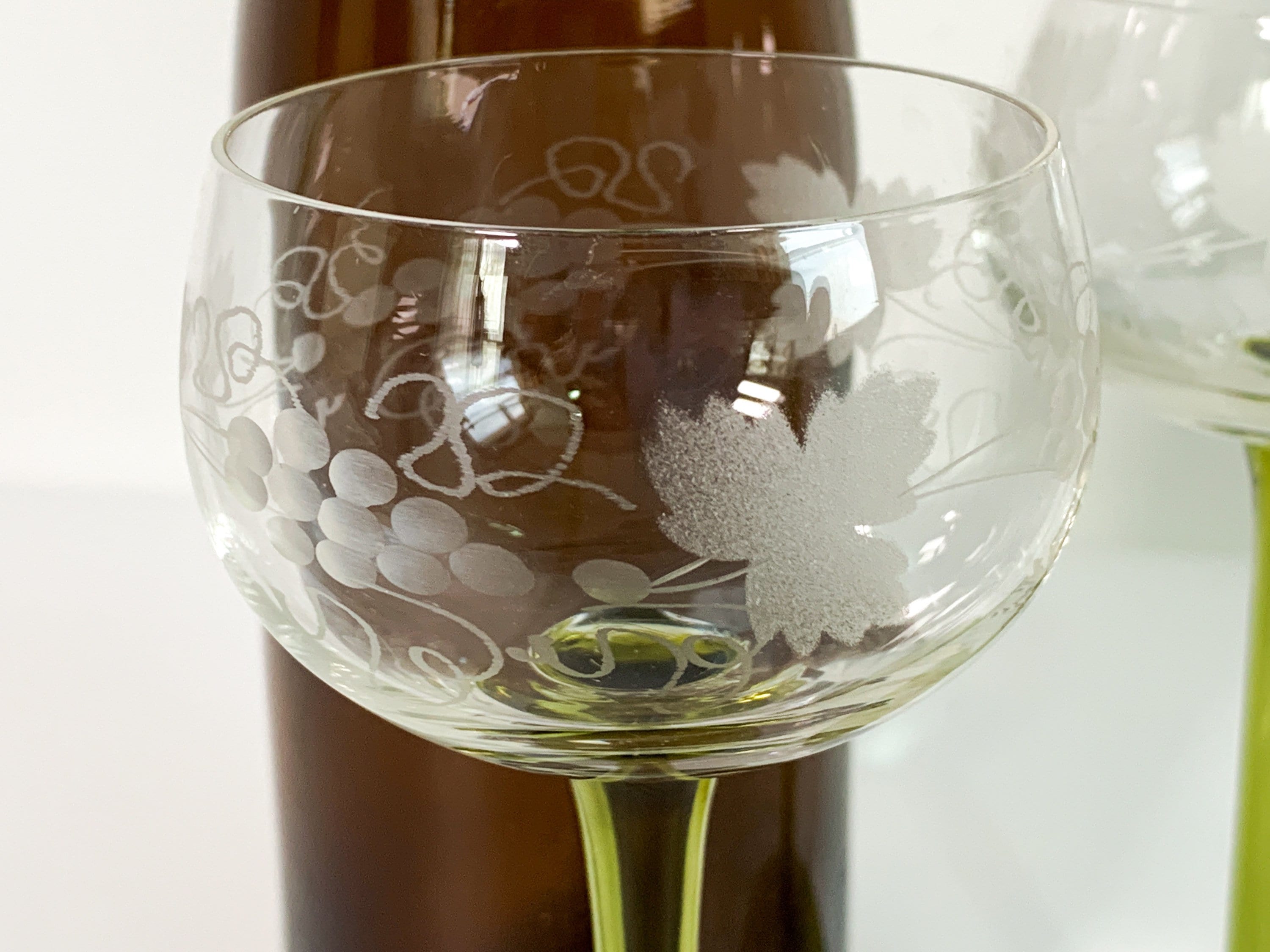 bowl wine glasses