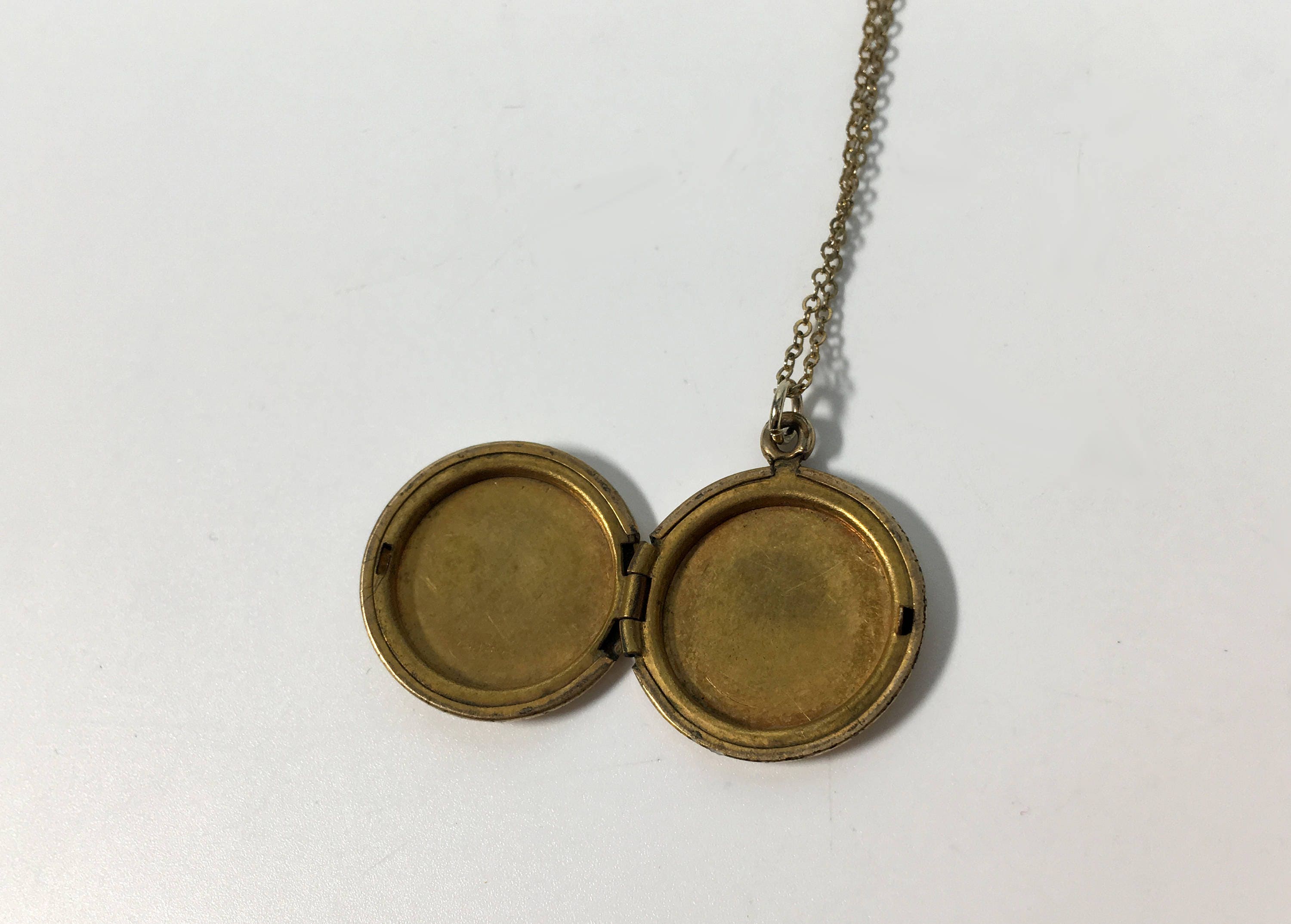 Vintage 12K Gold Filled Round Locket Necklace - Etched Niello Locket on ...