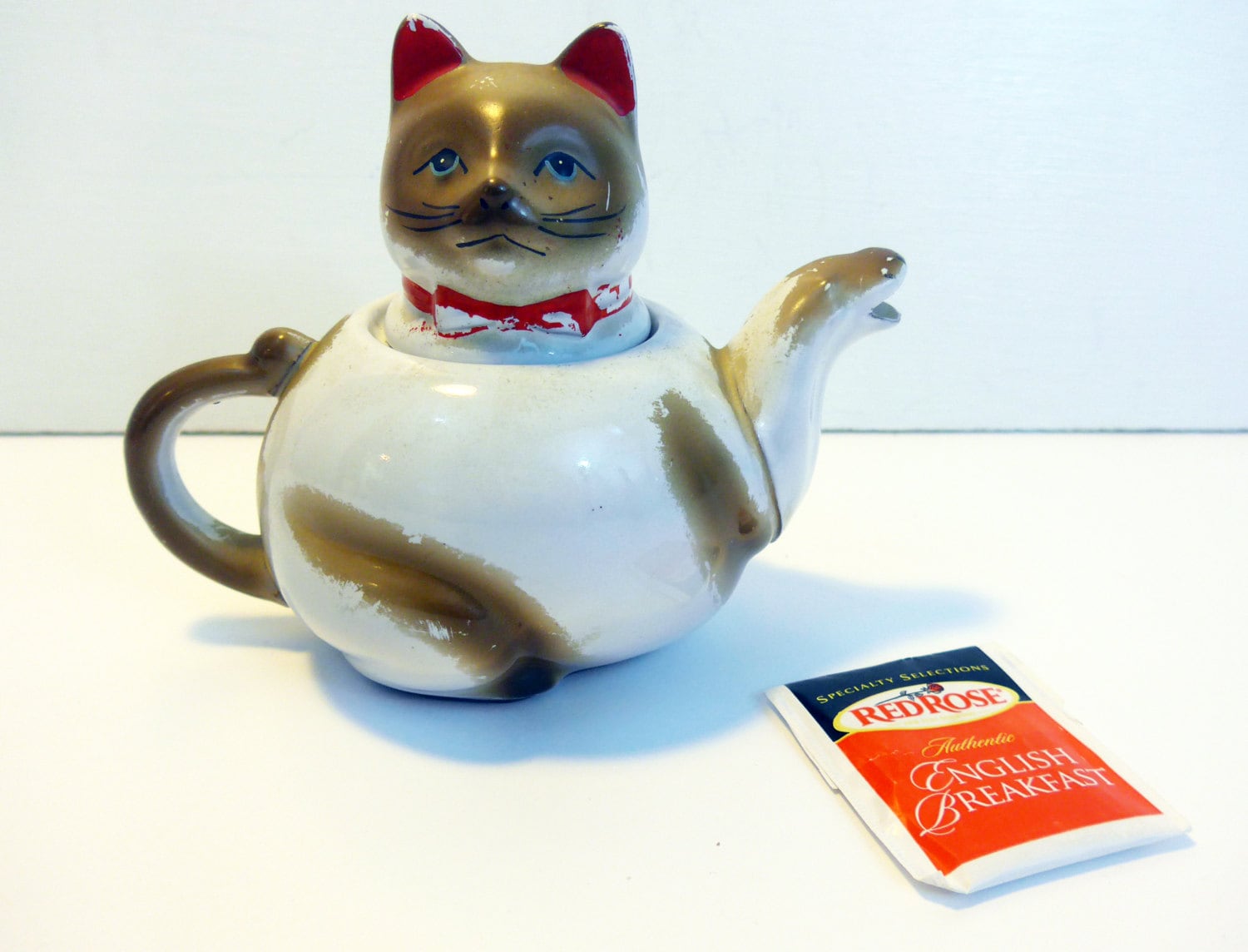 Vintage Cat / Kitty Teapot Brown & White Mid Century Chippy Shabby Chic