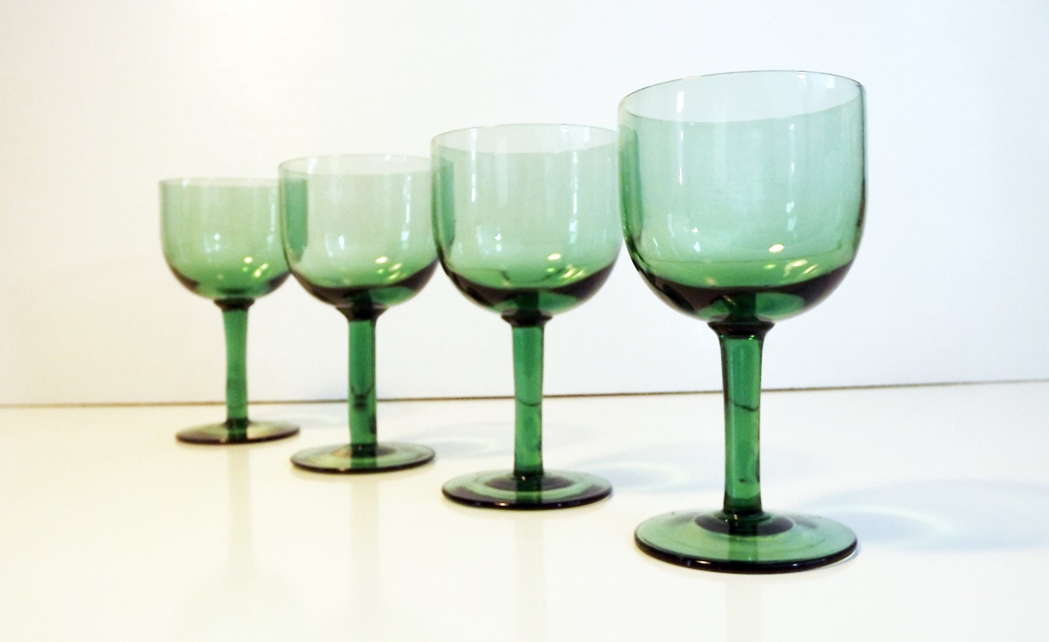 Green Water Glasses or Wine Glasses Vintage Set of 4 Green Goblets