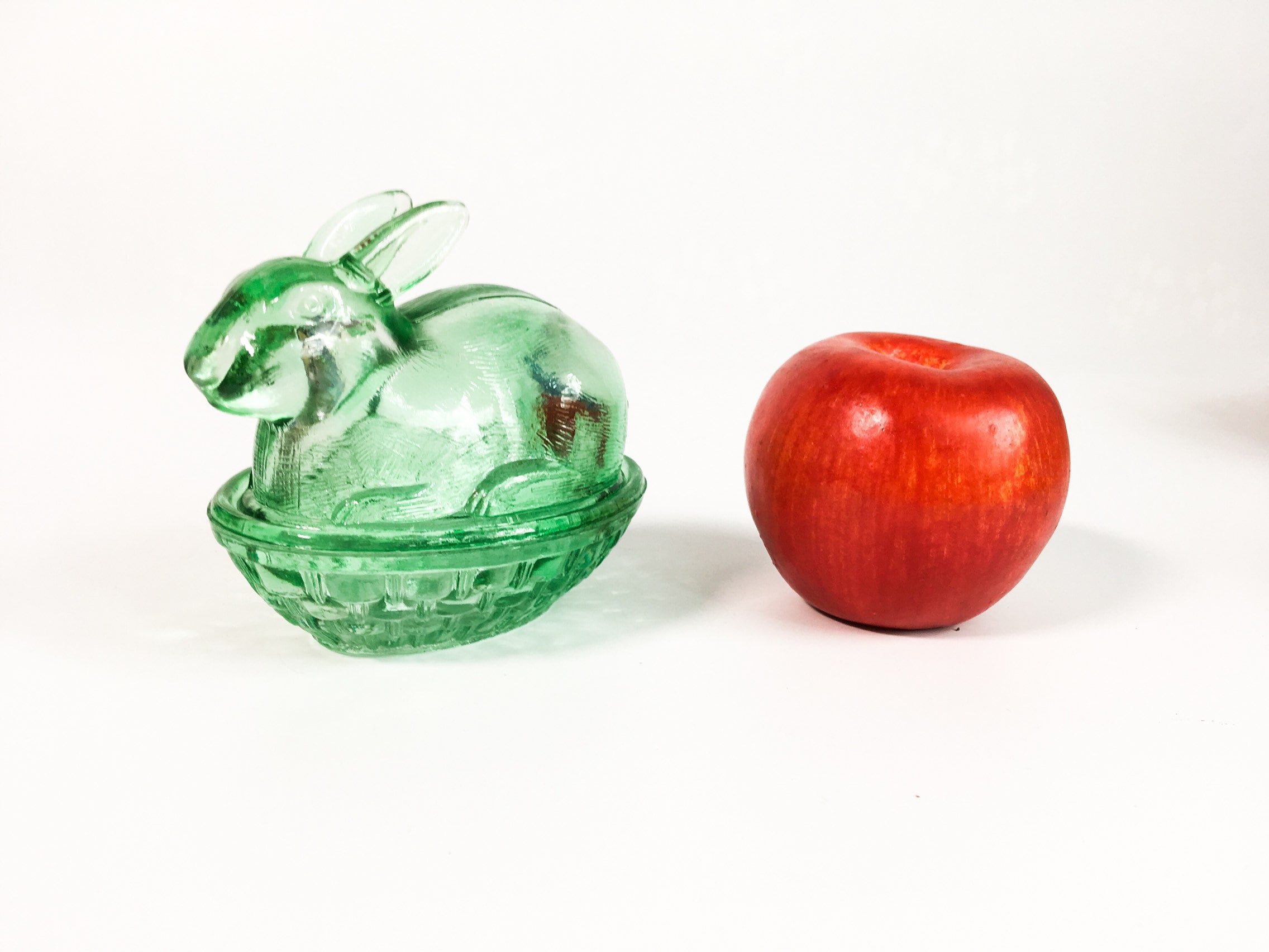 Vintage L E Smith Green Glass Rabbit or Bunny Trinket Jar w/ Lid