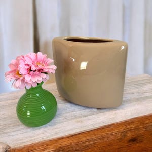 Retro Haeger Gardenhouse Vase: Tan Ceramic Mid Century Modern