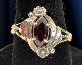 Vintage Ornate Sterling Silver & Garnet 925 Ring - Retro Red Gemstone w/ Flower Floral Design Marquis Shape Gem- Estate Jewelry - Size 8.5