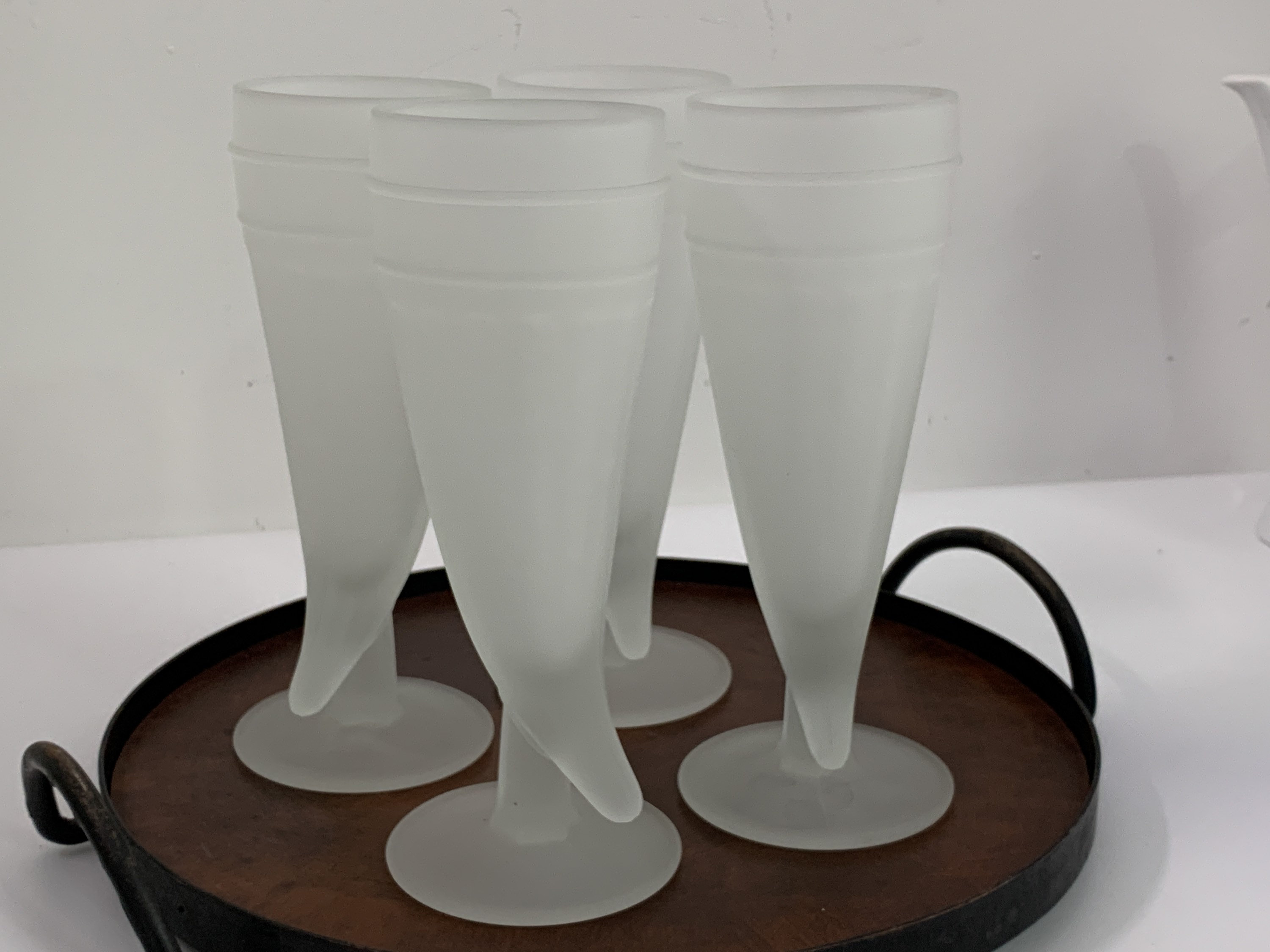 Vintage 4 Powder Horn Frosted Beer Glasses by Tiara Four White Retro