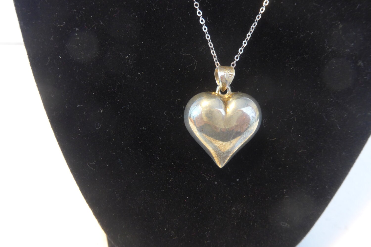 Silver puffed heart pendant Clearance