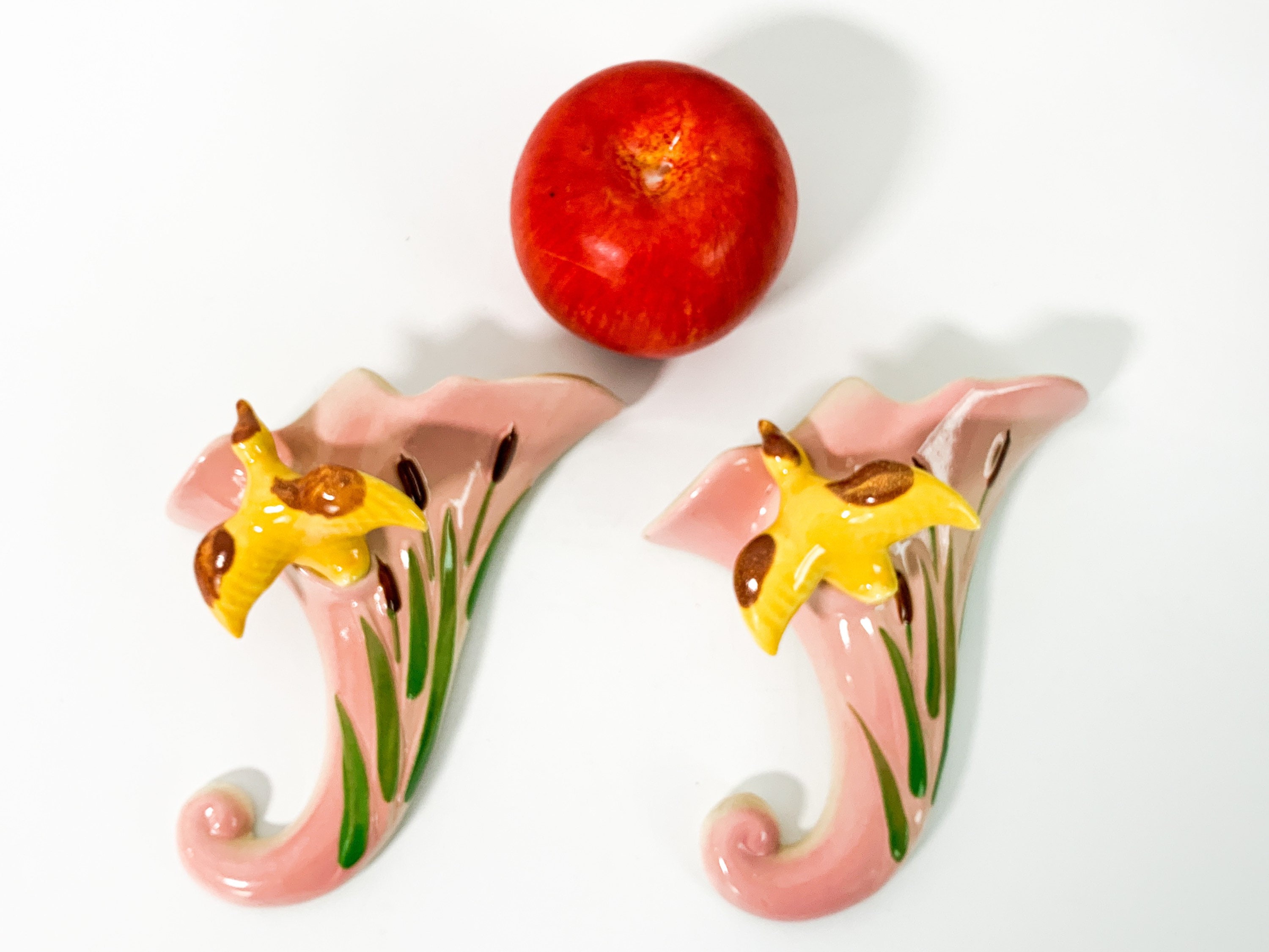 2 Vintage Ceramic Wall Pocket Vases Pair Pink w/ Yellow Ducks