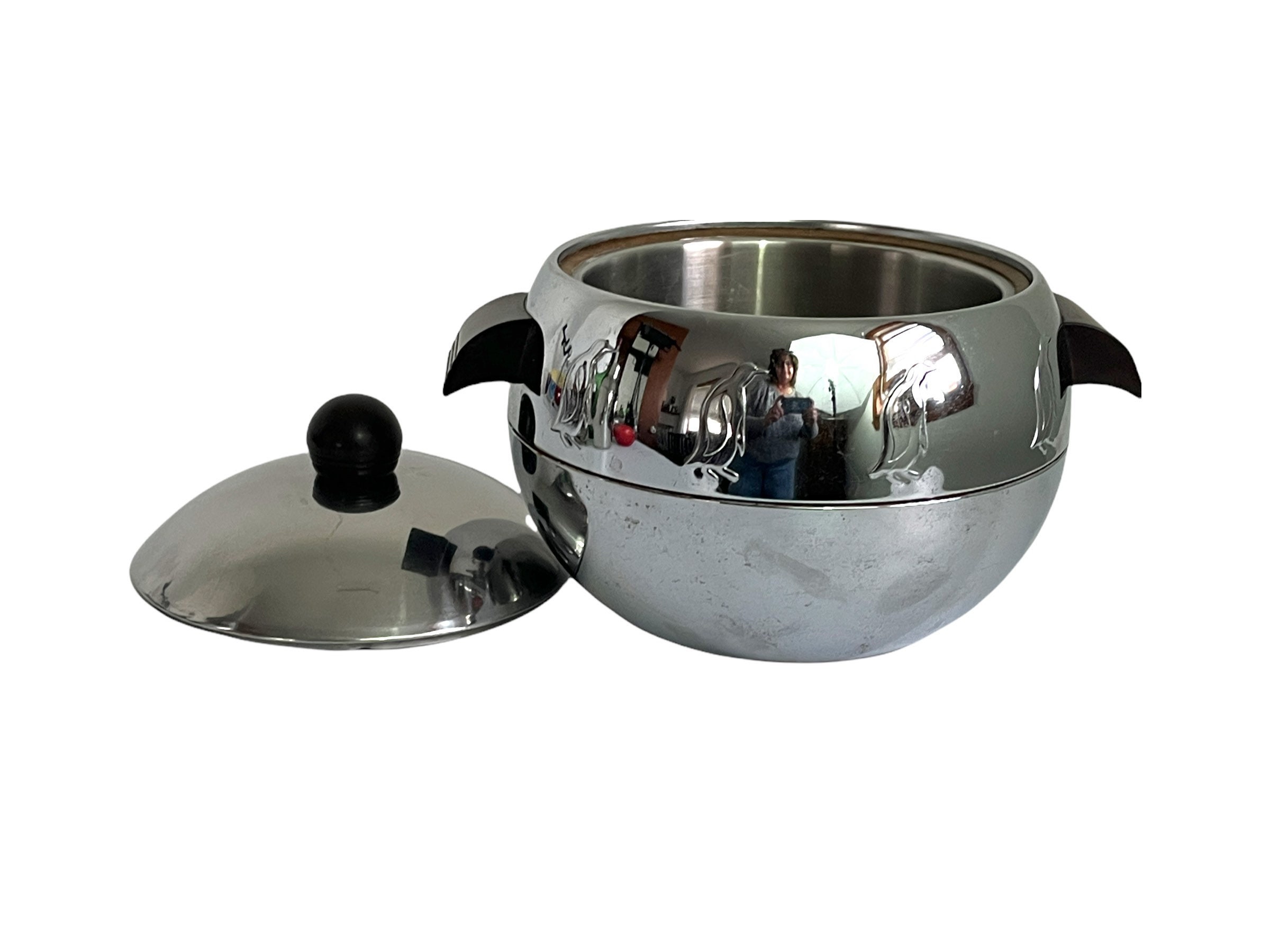 Vintage 1960s Penguin Hot Cold Server w/ Bakelite Handles - Retro Round