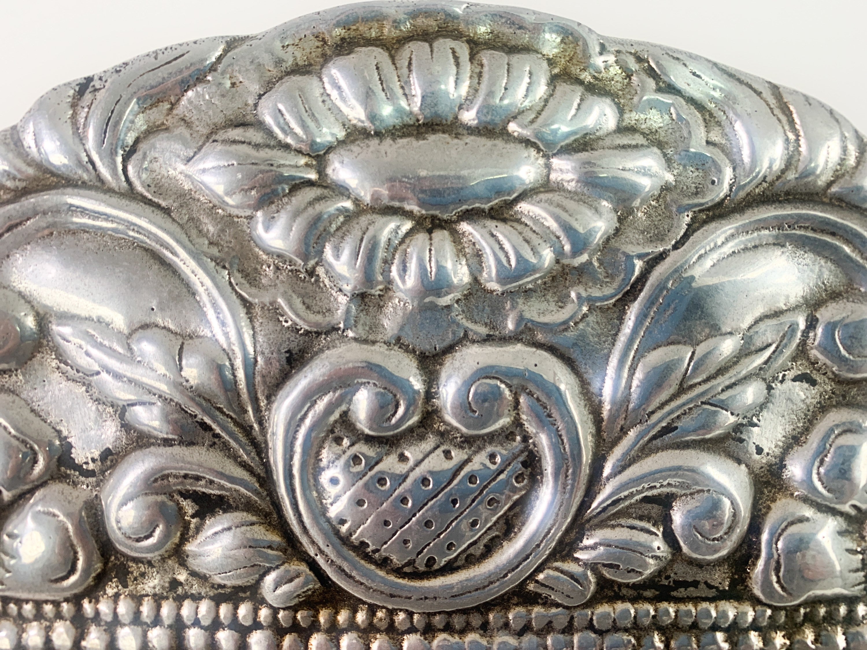 Vintage Frame Silver Metal Standing Picture Photo Frame Raised