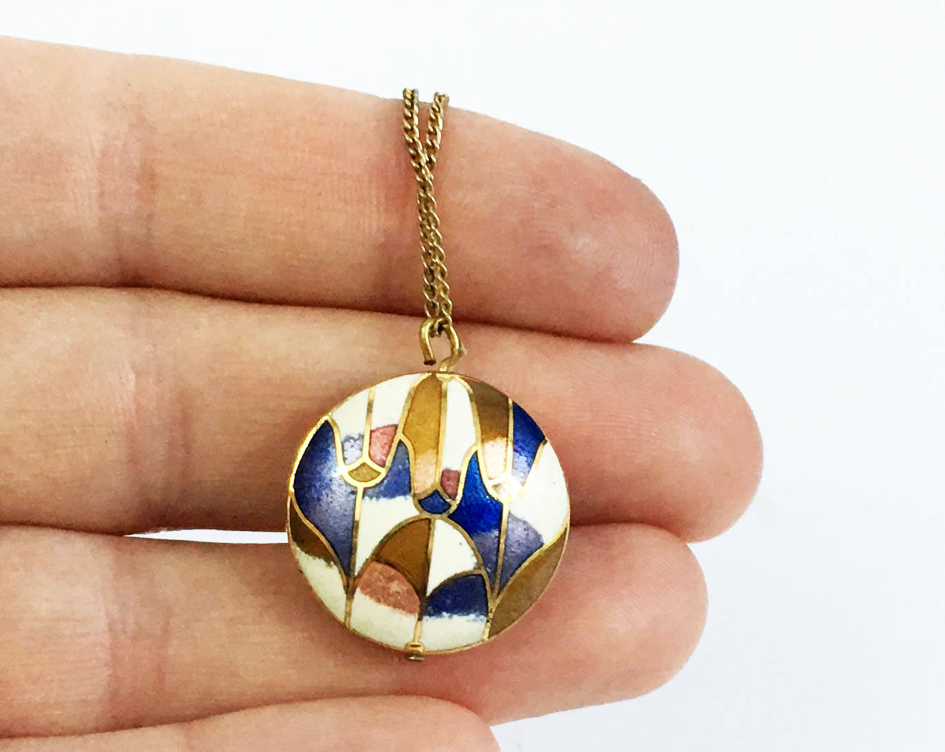 Vintage Floral Cloisonne Necklace Pendant with Gold Tone Chain Round