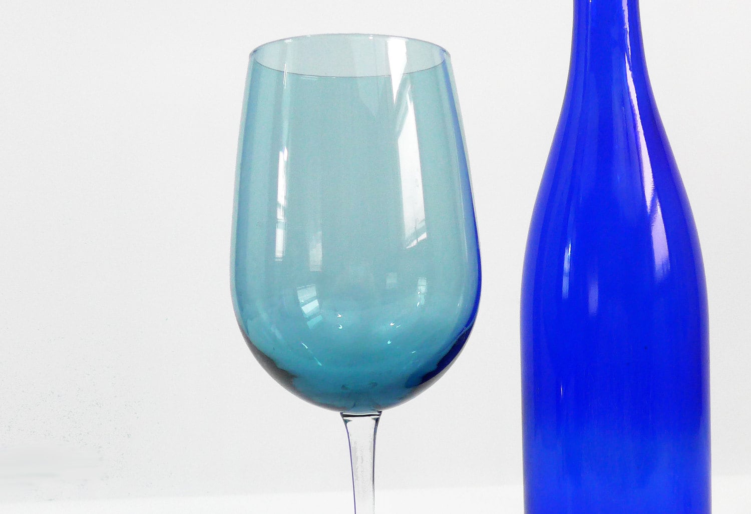 Vintage Set 4 Tall Blue Crystal Wine Glasses Set of Four Large Water Goblets w/ Clear Stems