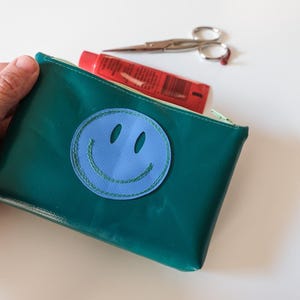 Estuche Smiley de lona con cremallera (¡2 tamaños posibles!)