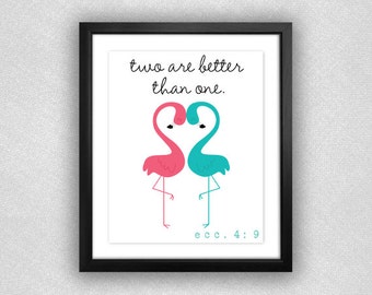 Flamingo "Zwei sind besser als eins" Prediger 4:9 Bibel Zitat Printable. 8 x 10.