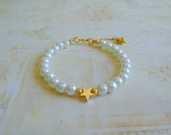 Star with Gold Beads and Pearls Bracelet, Star Pearl Bracelet, White Beaded Pearl Bracelet, Gold Star Pearl Bracelet, Great Gift,