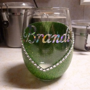 Verre à vin sans tige scintillant, verre à vin sans tige personnalisé, verre à vin, cadeau de demoiselle d’honneur, cadeau de Noël, cadeau d’anniversaire, cadeau amusant