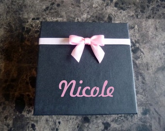 Confezione regalo personalizzata per bracciale nero con imbottitura in cotone,