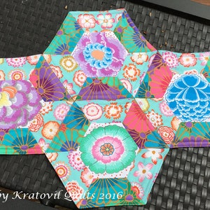 Honeycomb Table Runner & Mats Pattern